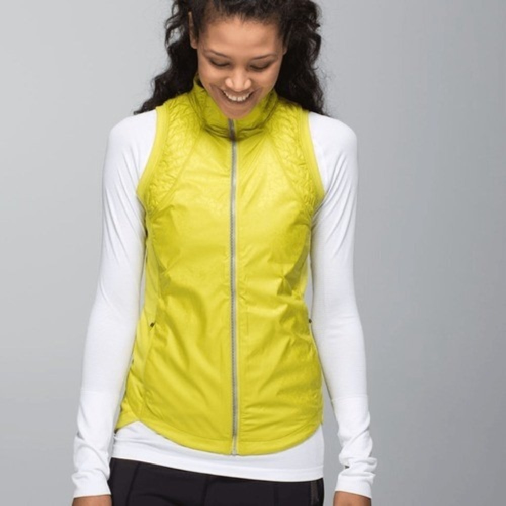 Lululemon Rebel Runner Vest Petal Cam Embossed Almost Pear Size 4 Outdoor Active